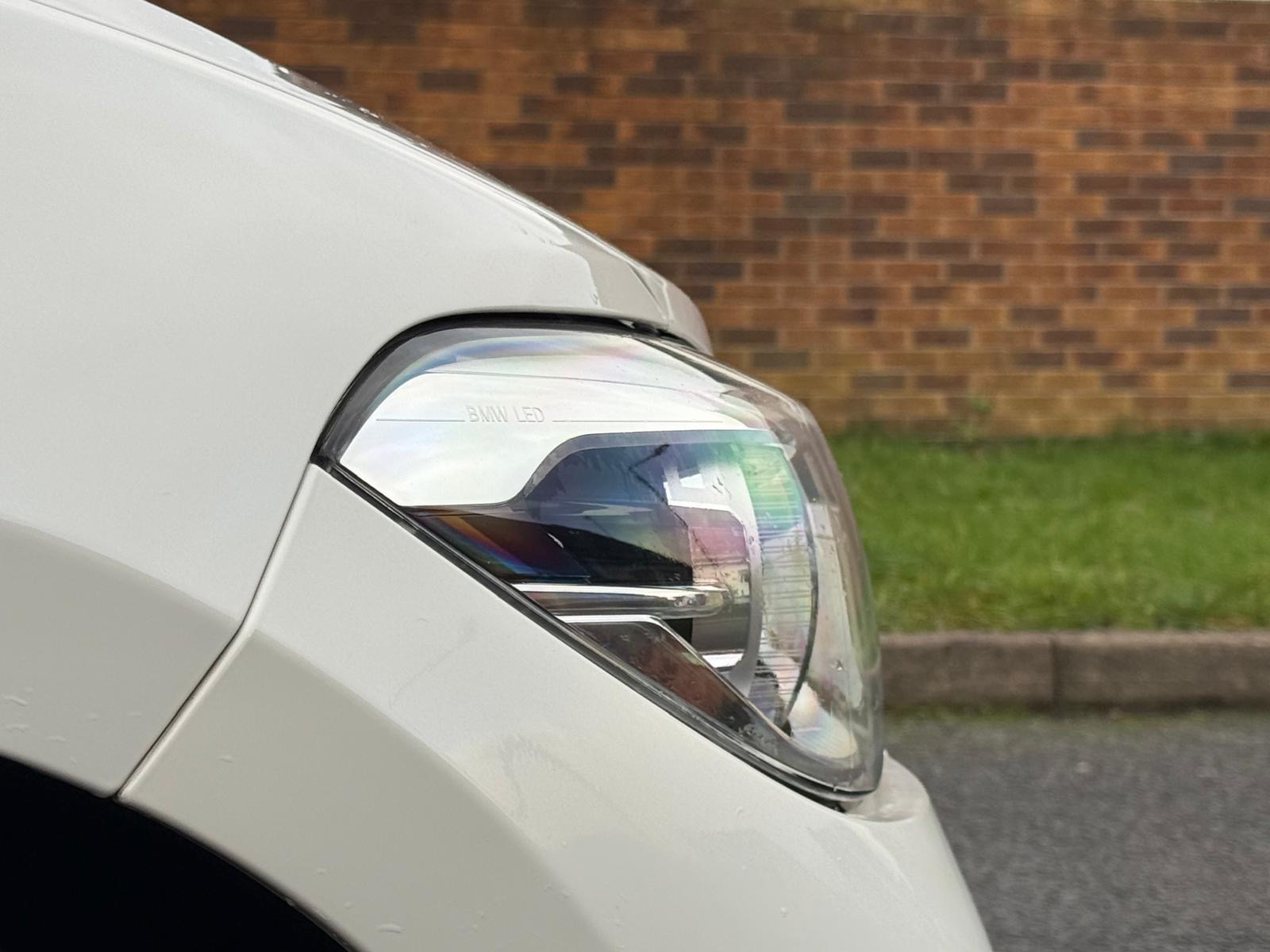 BMW 118d - steering wheel